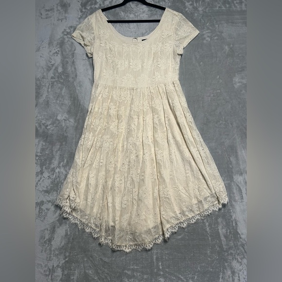 torrid Dresses & Skirts - Torrid Lace Cap Sleeve Mini Dress Women’s 16 Beige